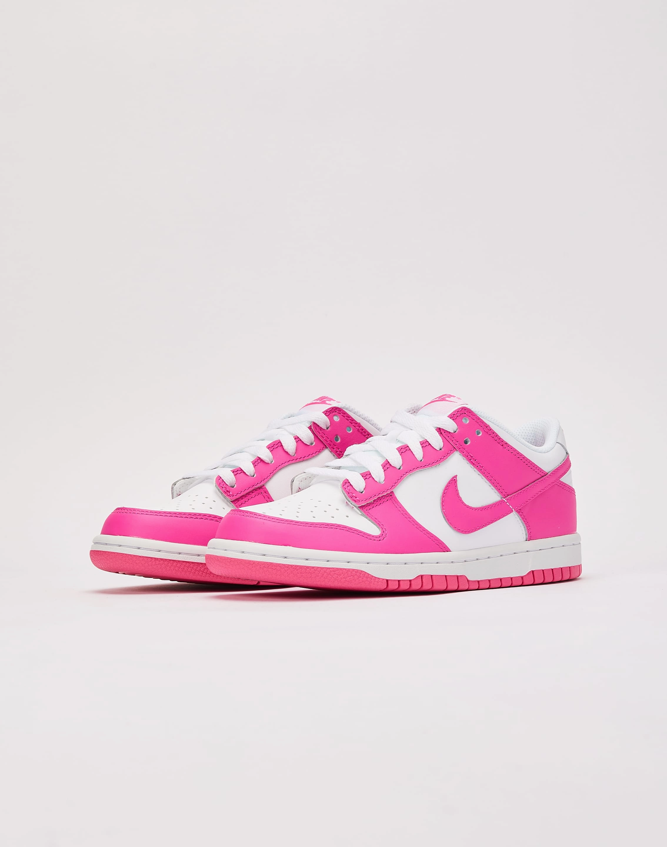 Nike Dunk Low Grade-School Stretchable Collar Non Slip Pattern