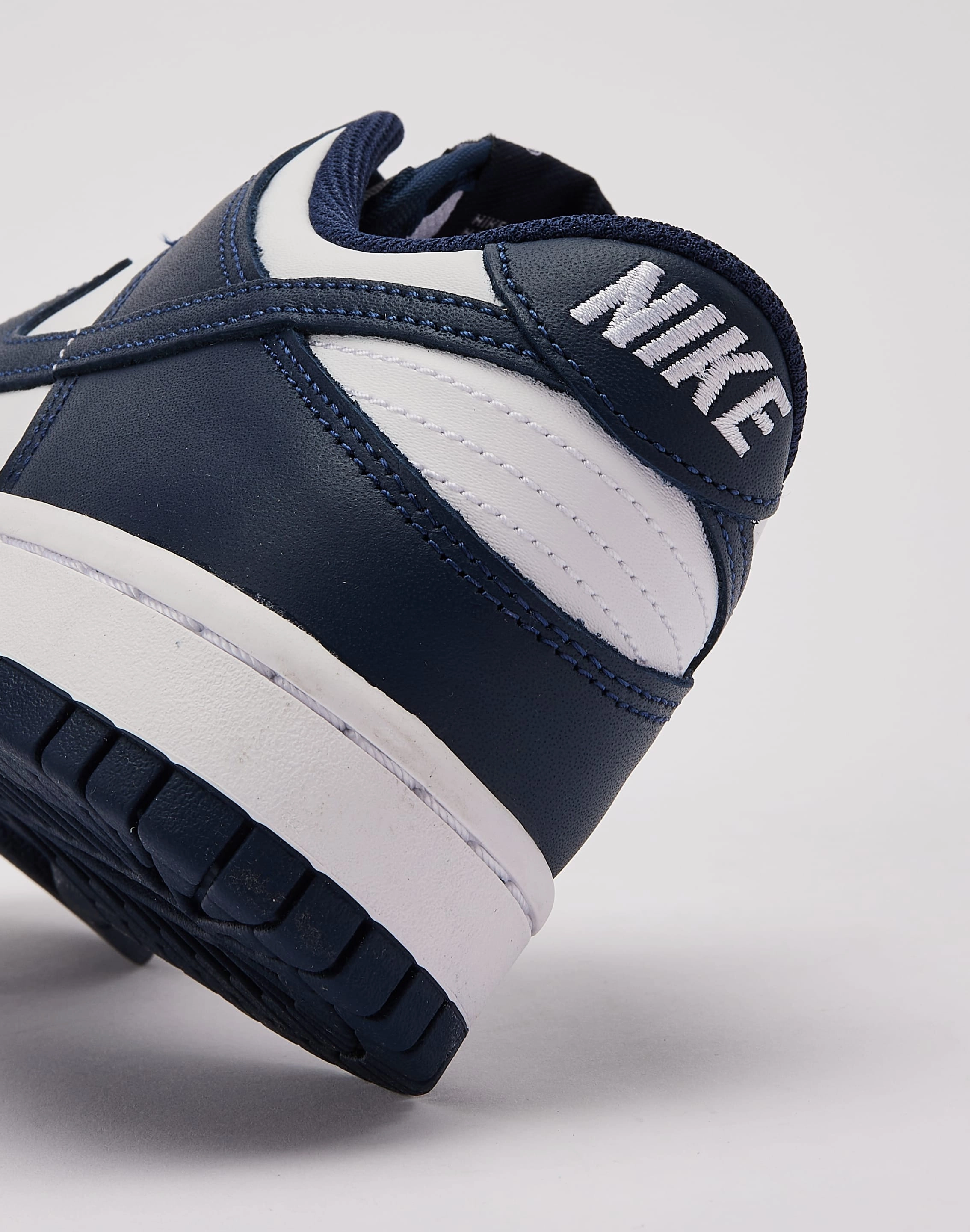 Secure Lace Closure Nike Dunk Low Grade-School