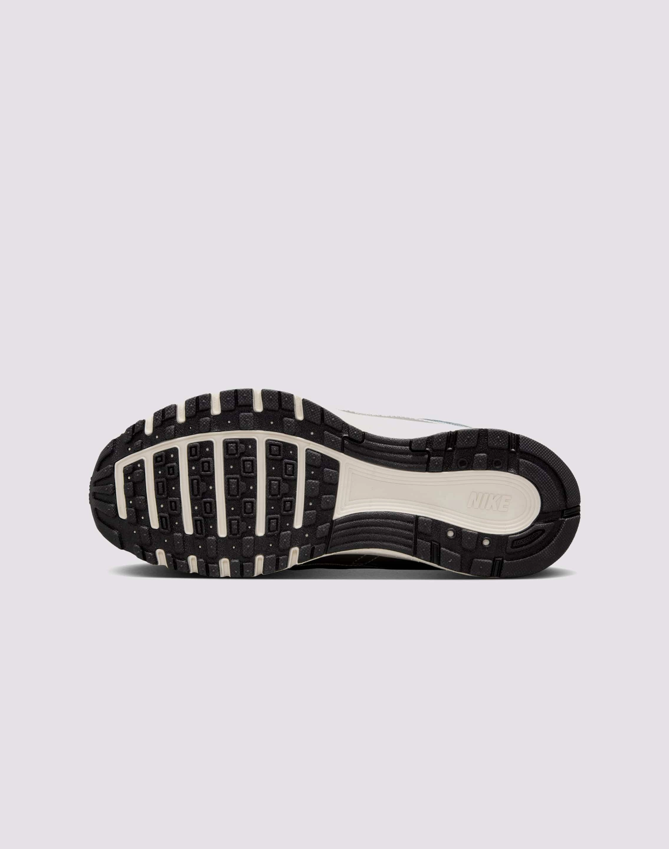 Multi Layer Interior AnkleSupport Nike P-6000 Grade-School