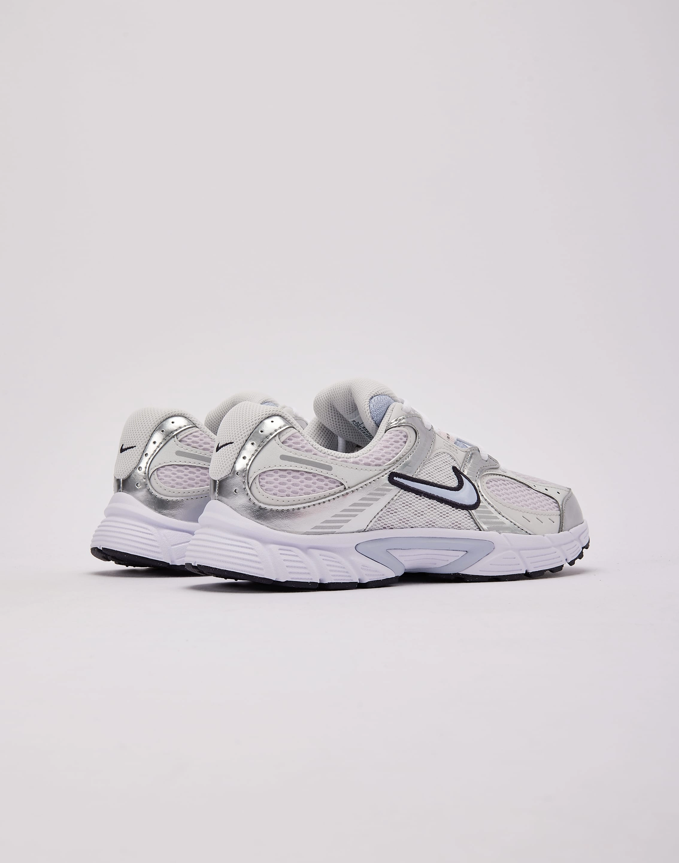 Nike V5 RNR Grade-School Customizable Fit Options Flexible Material