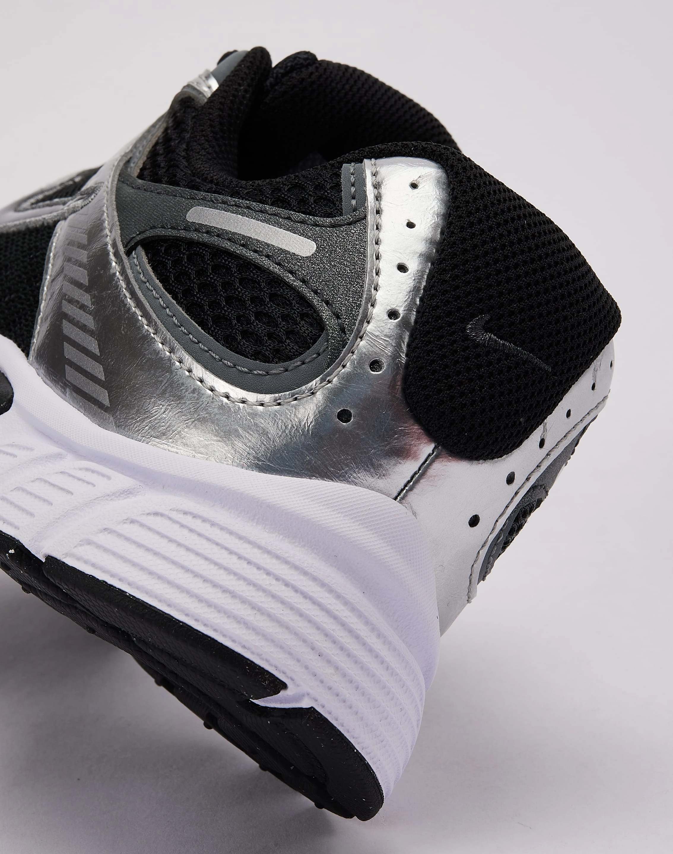 Nike V5 RNR Grade-School Temperature Regulating Design Light - weight construction