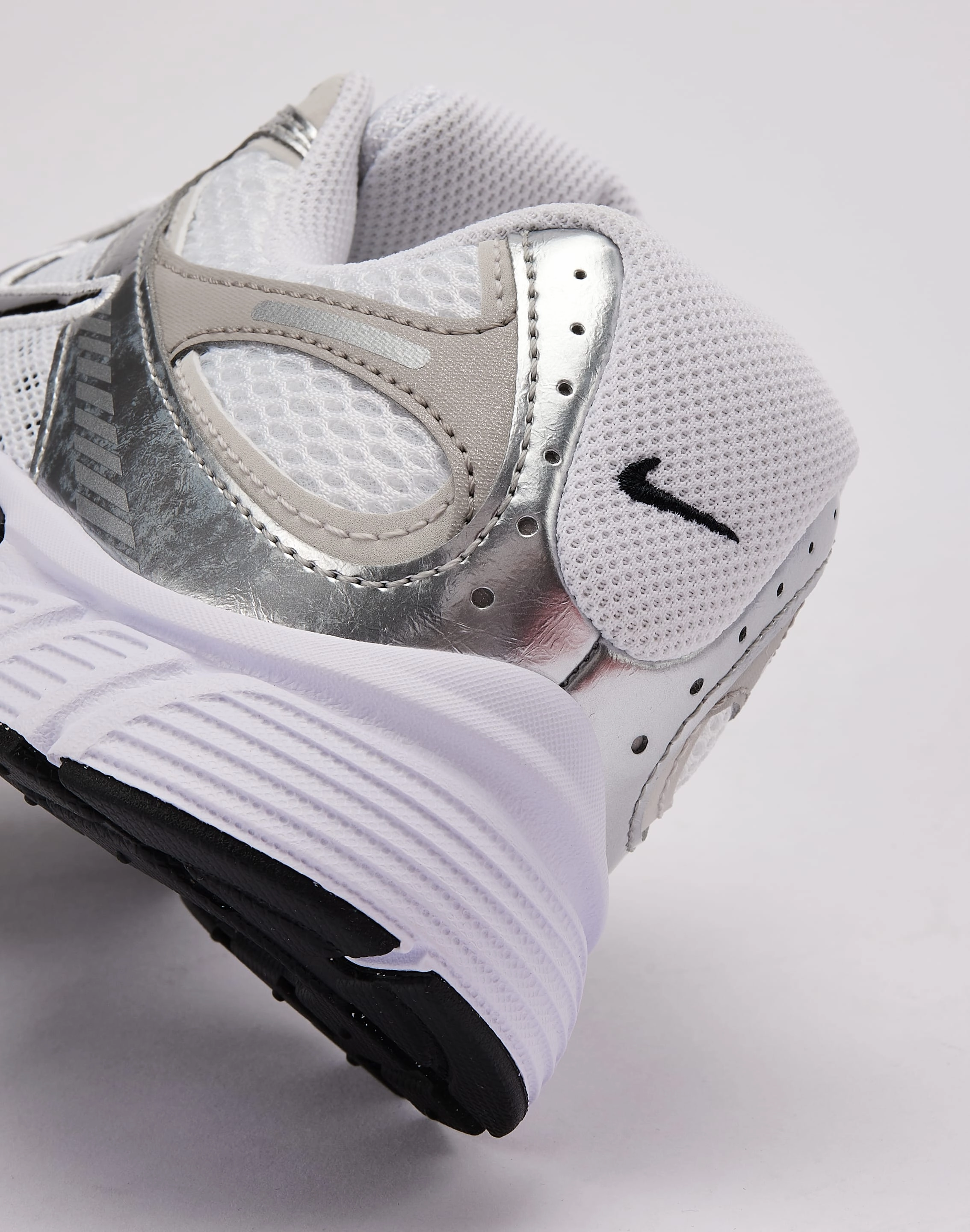 Nike V5 RNR Grade-School Rockered Outsole Design