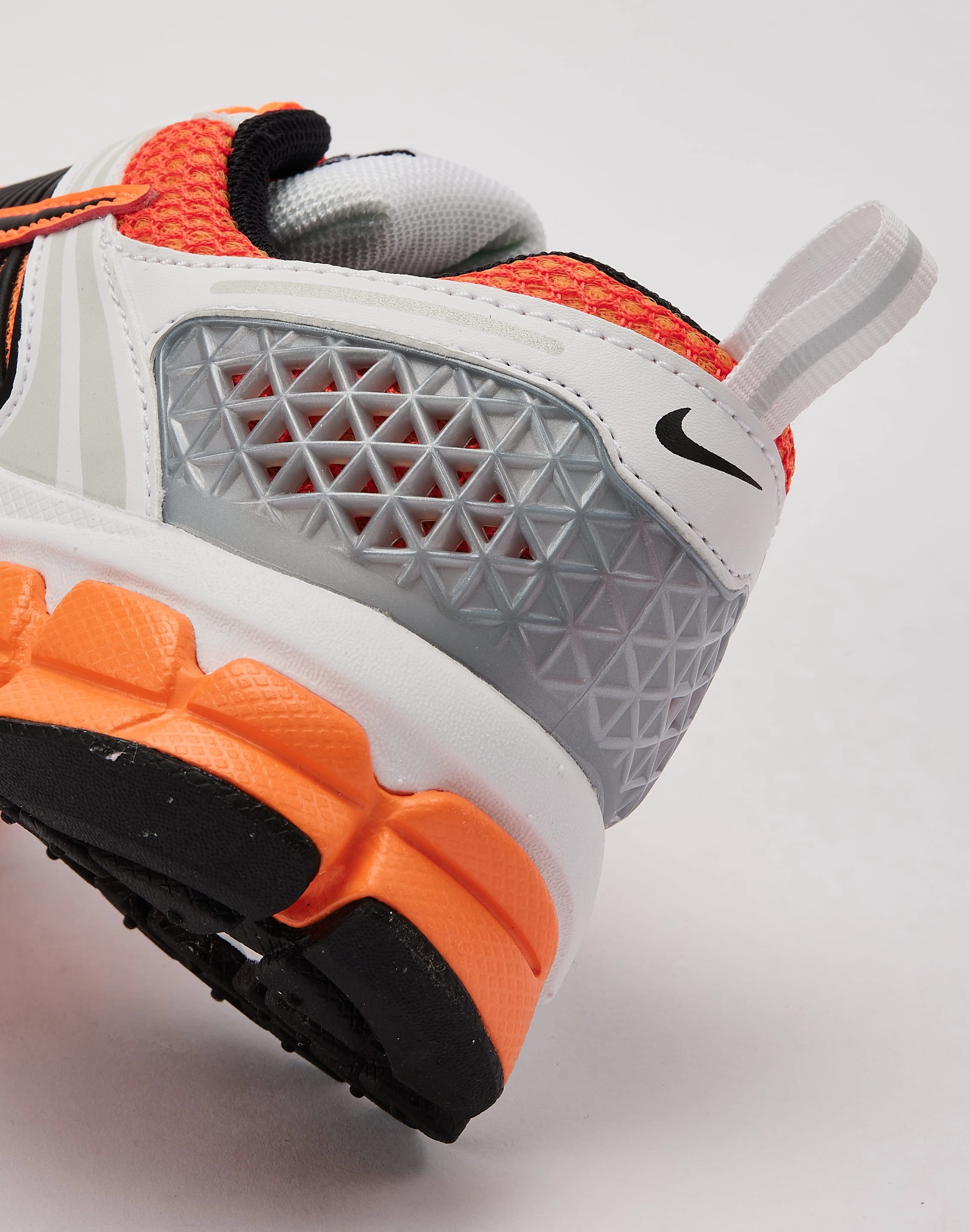 running with reflective gear Nike Zoom Vomero 5 Grade-School