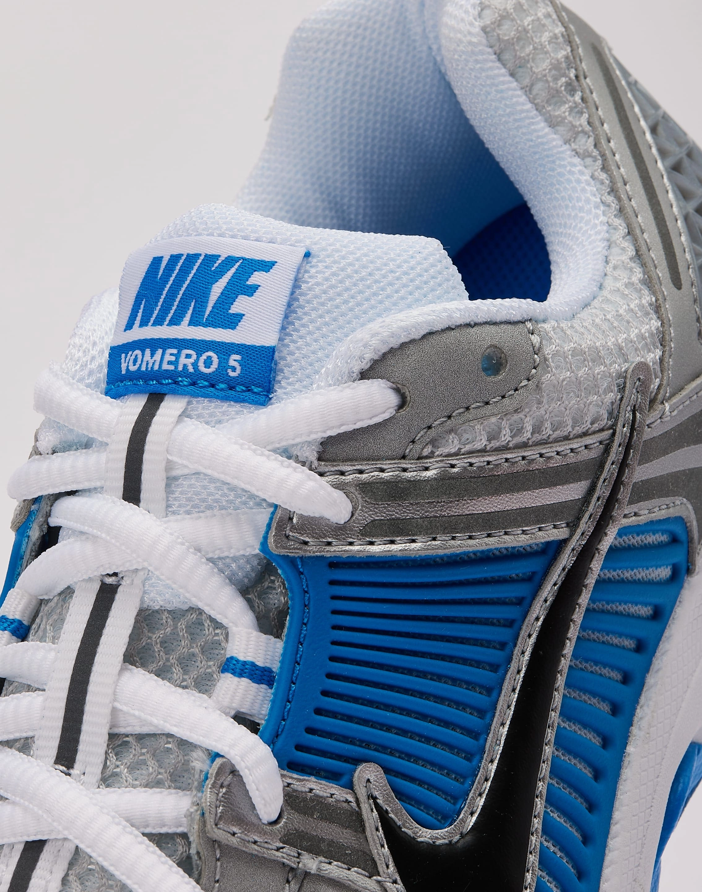 Nike Zoom Vomero 5 Grade-School Textured Grip Surface