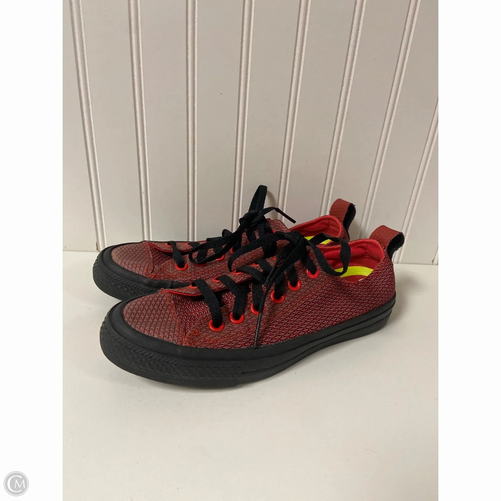 Resilient Sole smooth zipper Shoes Sneakers By Converse In Black & Red, Size: 7.5
