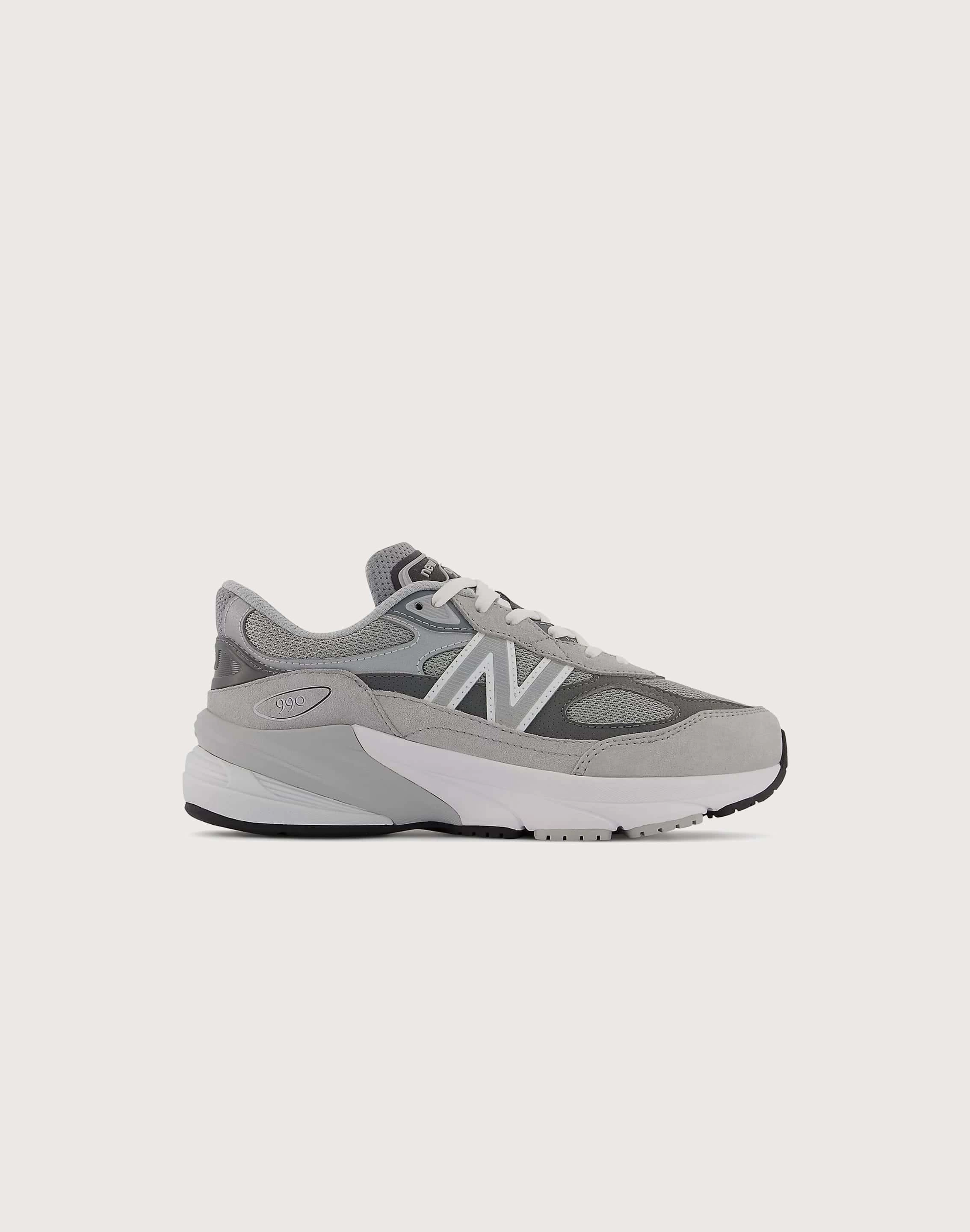 Multi Zone Airflow Channels New Balance 990v6 Grade-School