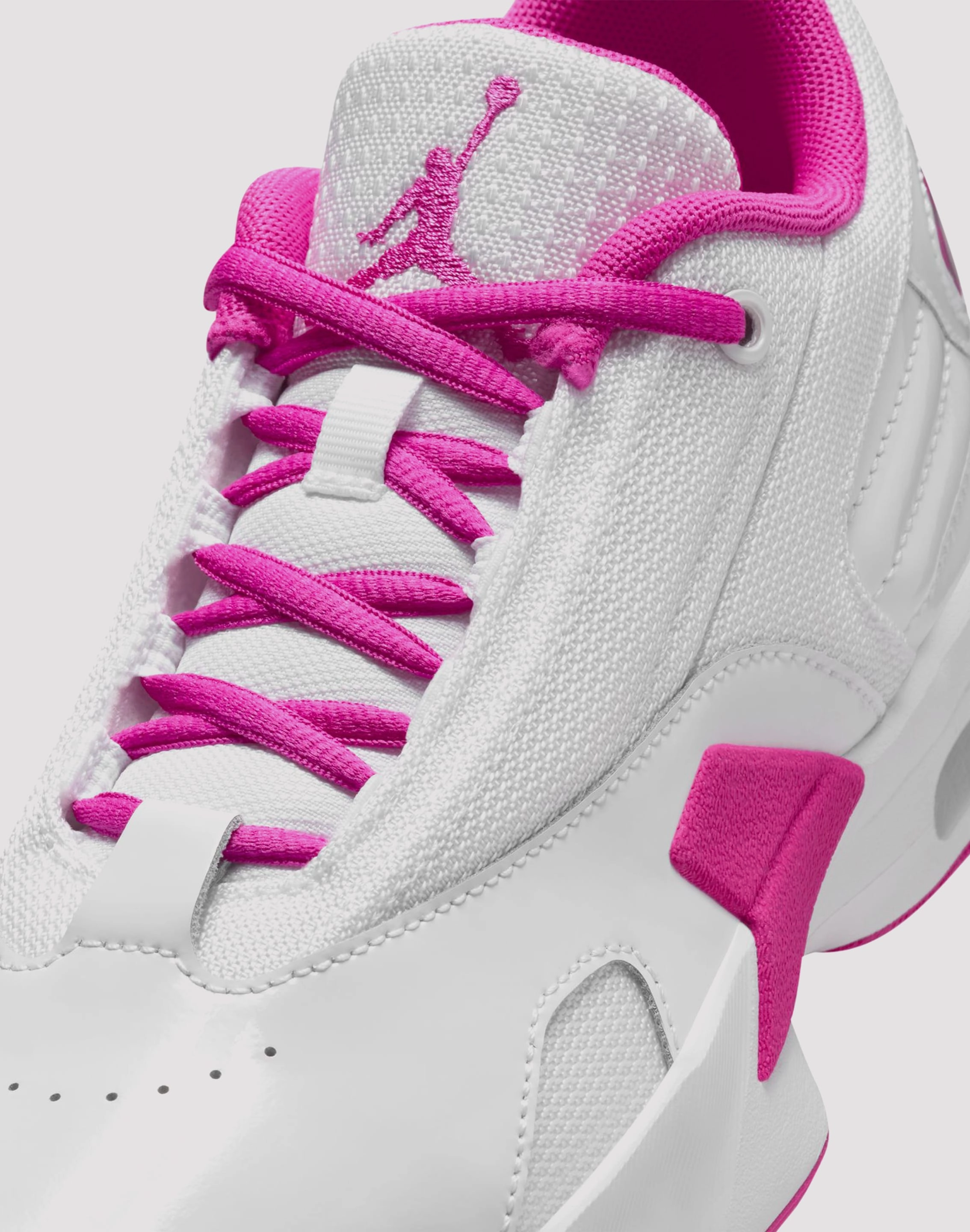 Abrasion resistant Reinforced heel Nike Max Aura 6 Grade-School