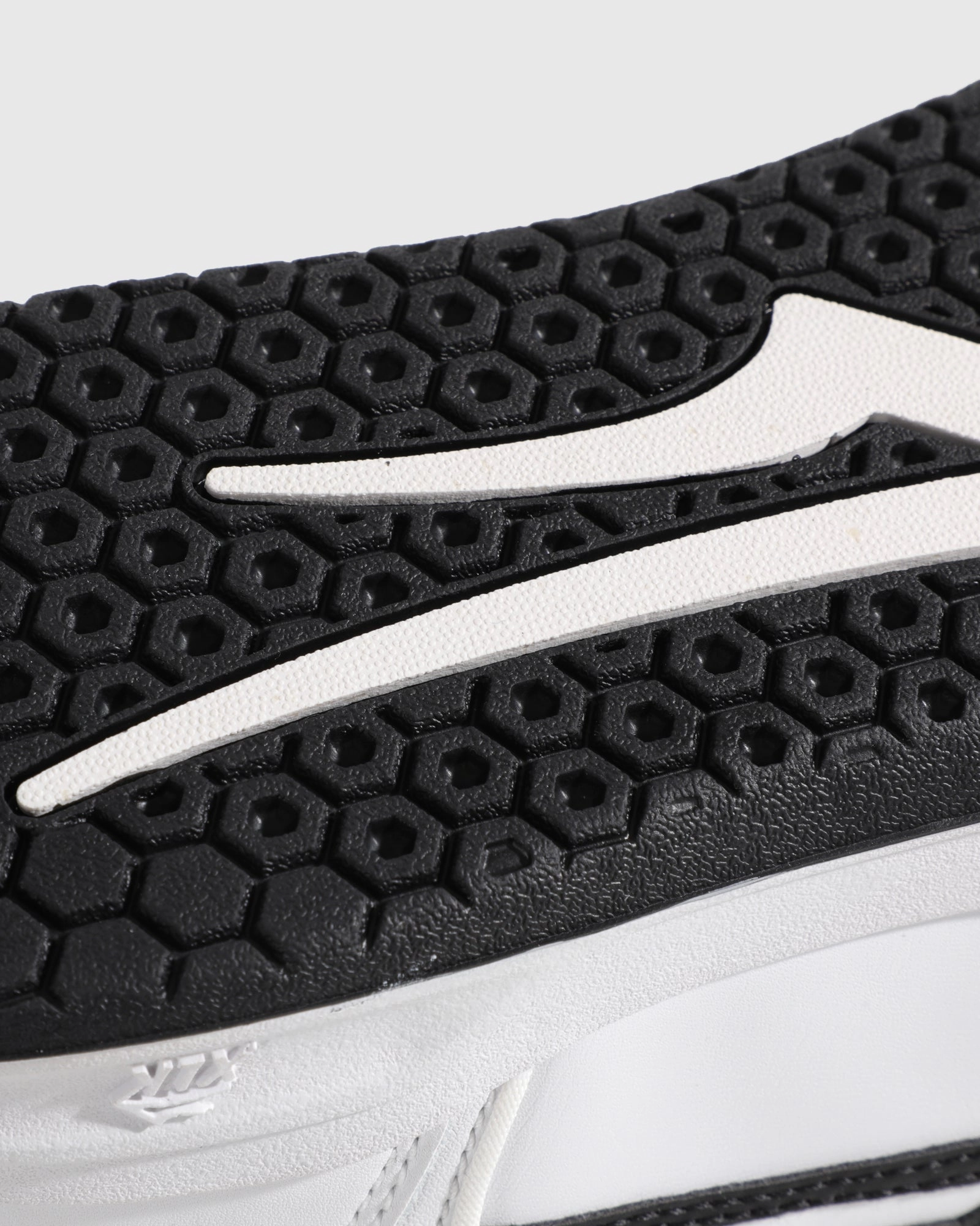 Rolling Motion Sole Telford Low  -  White/Black Leather