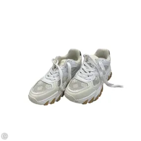 Shoes Sneakers By Guess In White, Size: 6 Iconic Ease