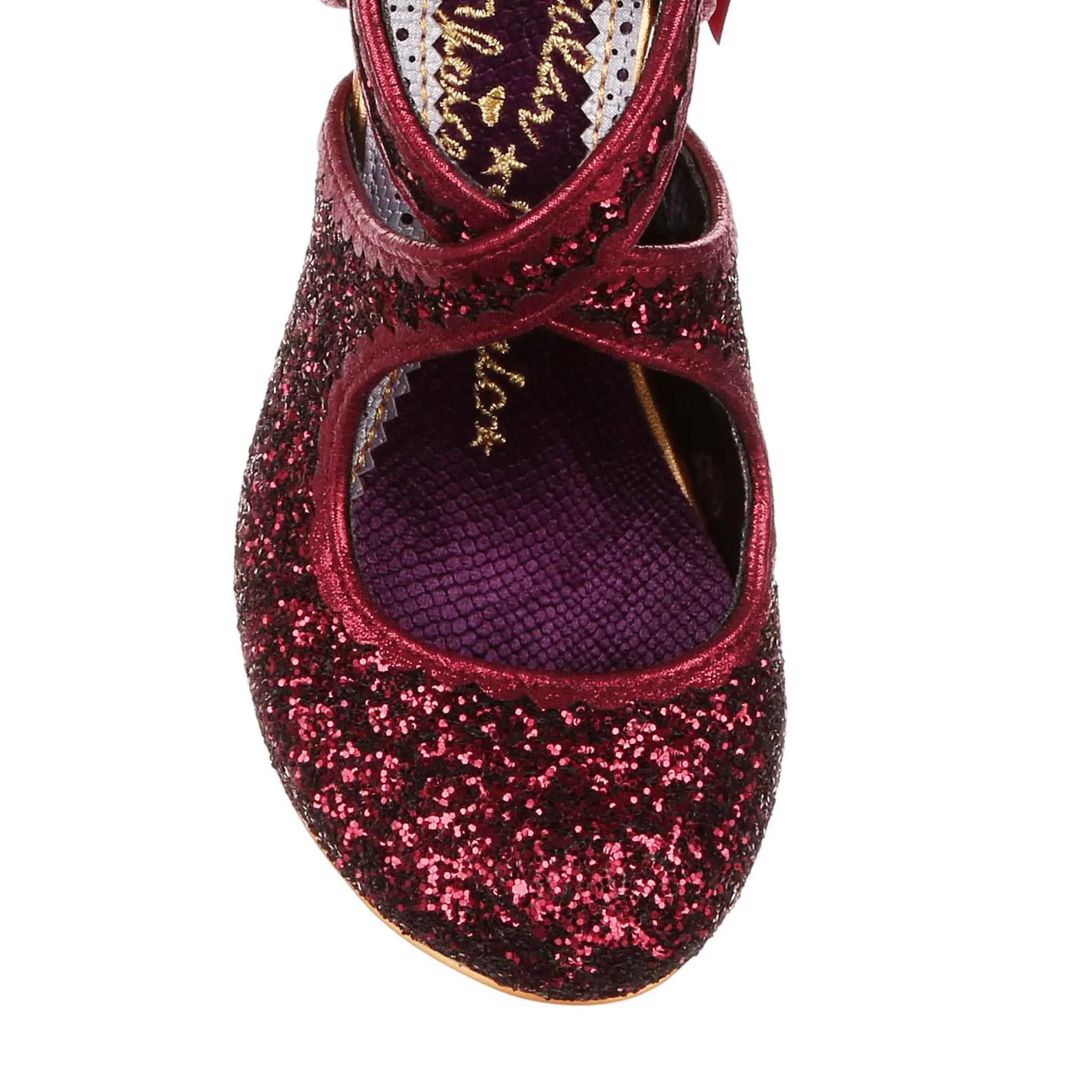 Pomp It Up Charming Look