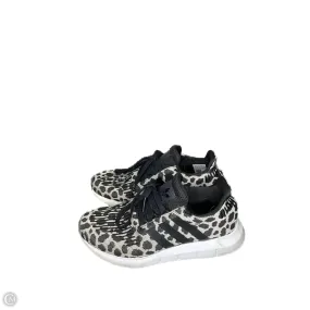 Layered sole Shoes Sneakers By Skechers In Animal Print, Size: 6