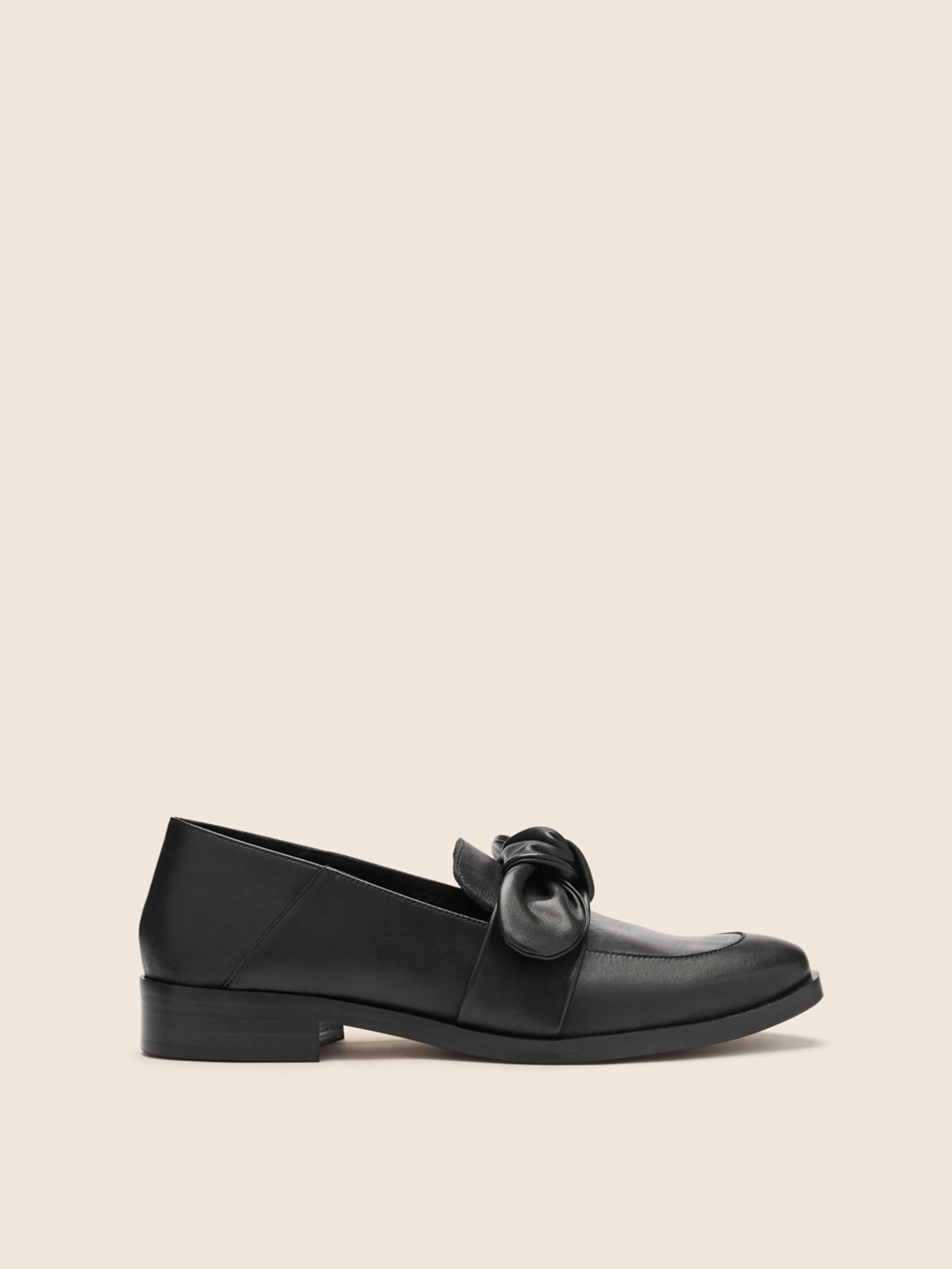 Valencia Black Leather Loafer Journey Mode