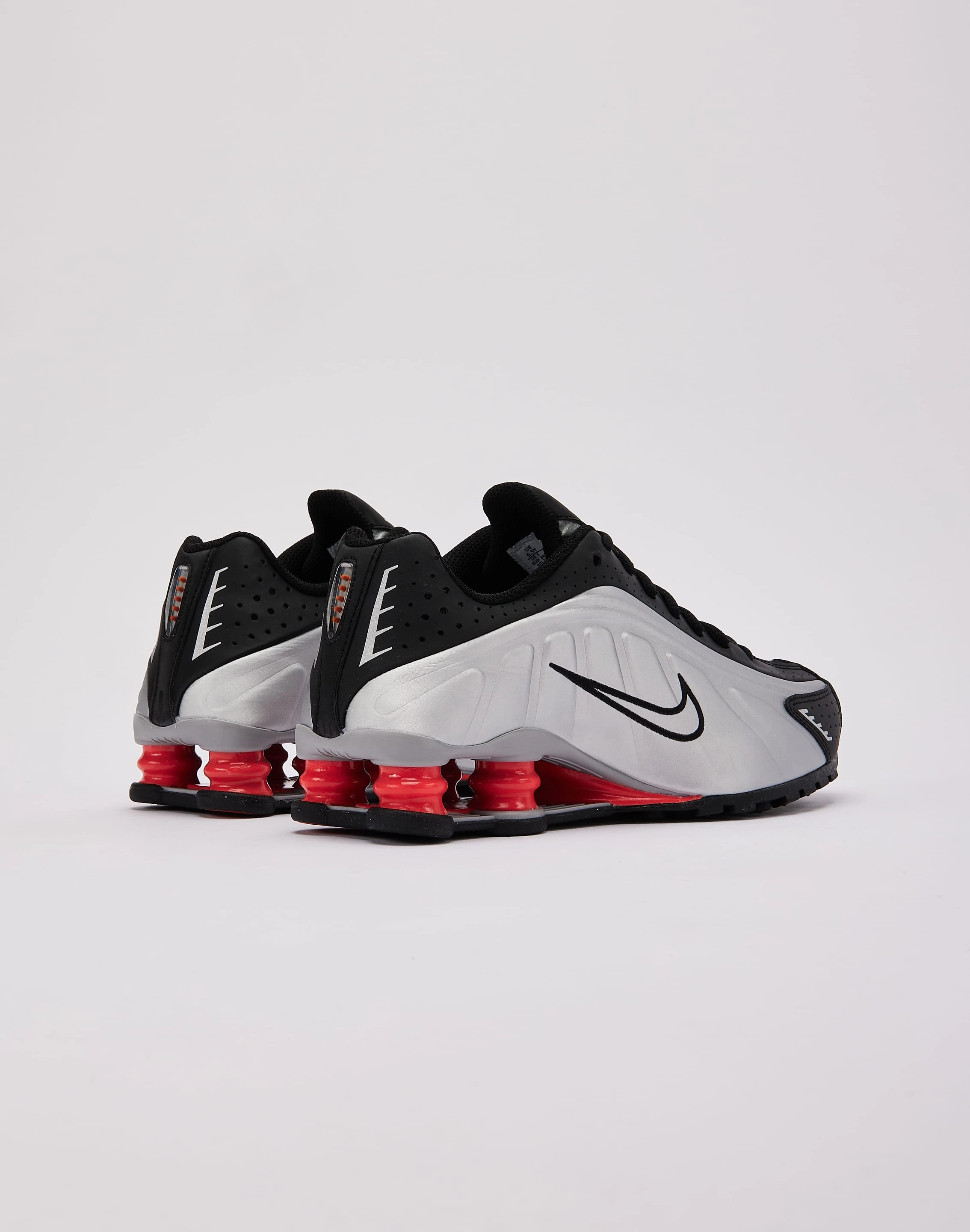 adapt to different weather conditions Nike Shox R4 Grade-School