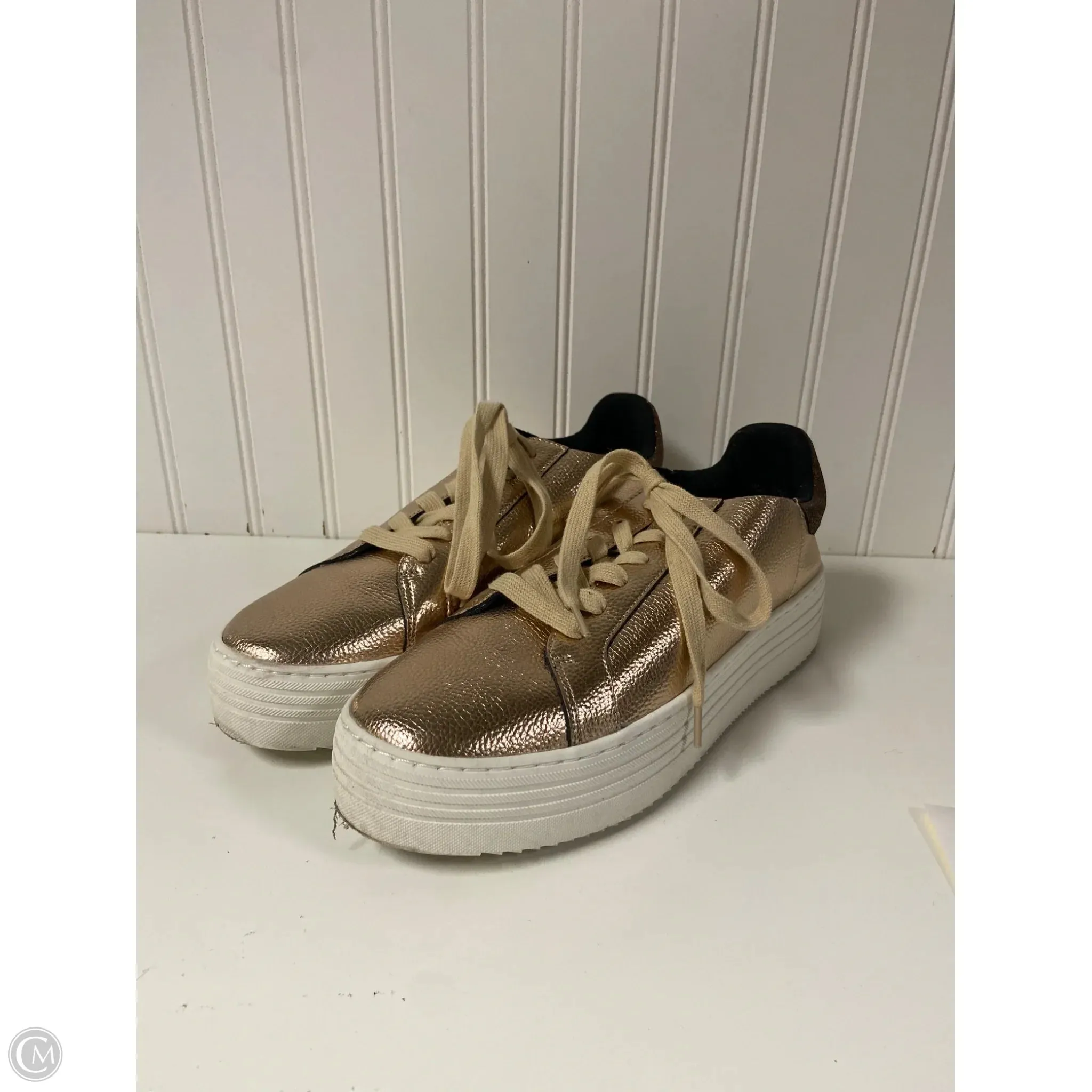 Shoes Sneakers By Clothes Mentor In Gold, Size: 9.5 Agile Motion