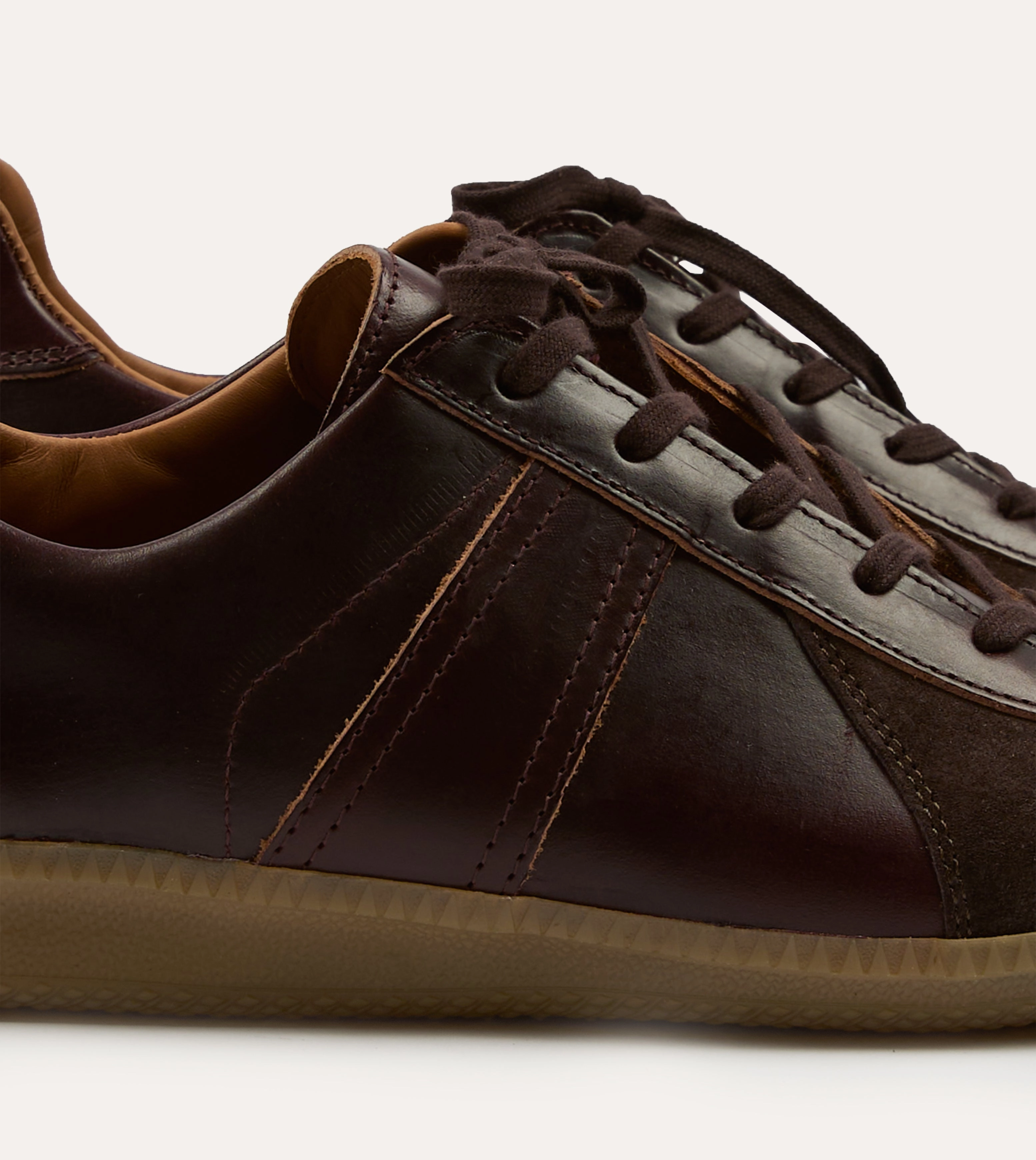 Global Fit Reproduction of Found Brown Germany Military Trainer