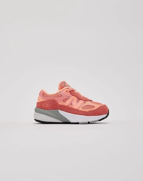 rigid - sole New Balance 990v6 Toddler