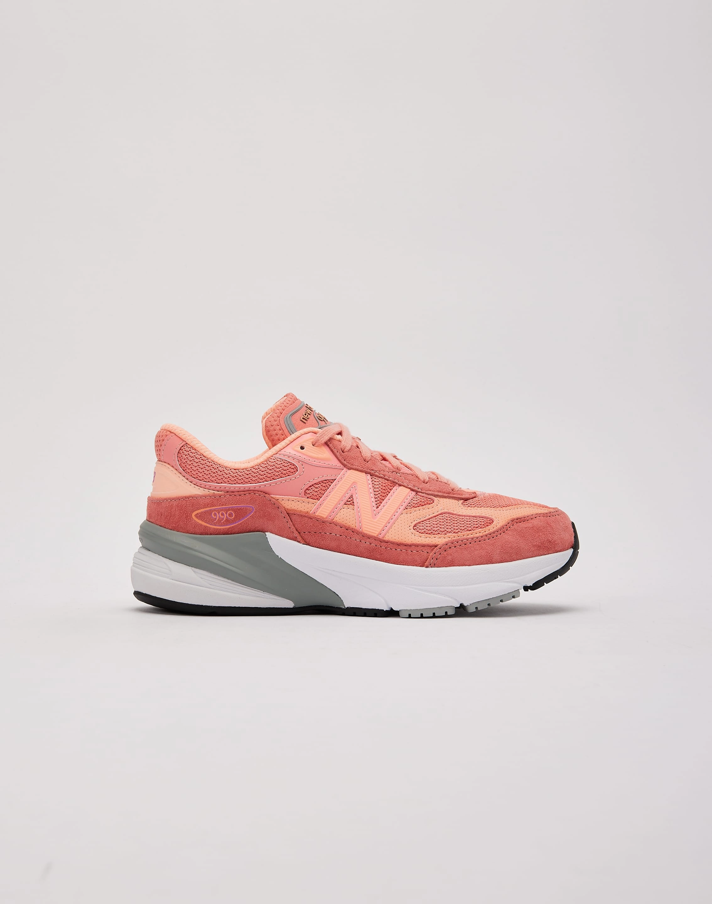 Minimalist Profile Indoor sports New Balance 990v6 Grade-School