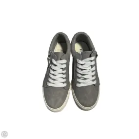 Contemporary Chic Shoes Sneakers By Just Fab In Grey, Size: 8