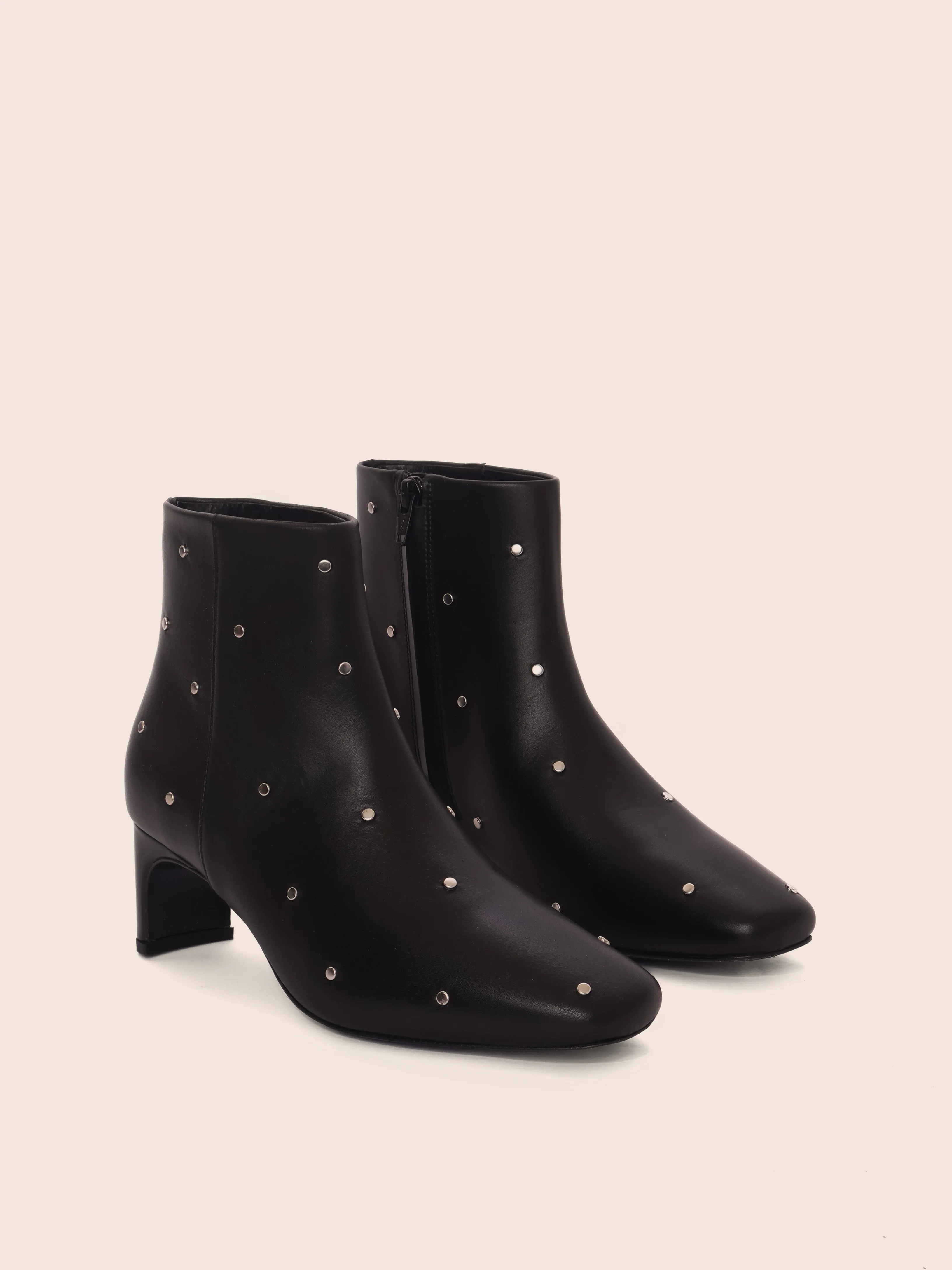 Salema Black Stud Boot Stable Support Rainy Days