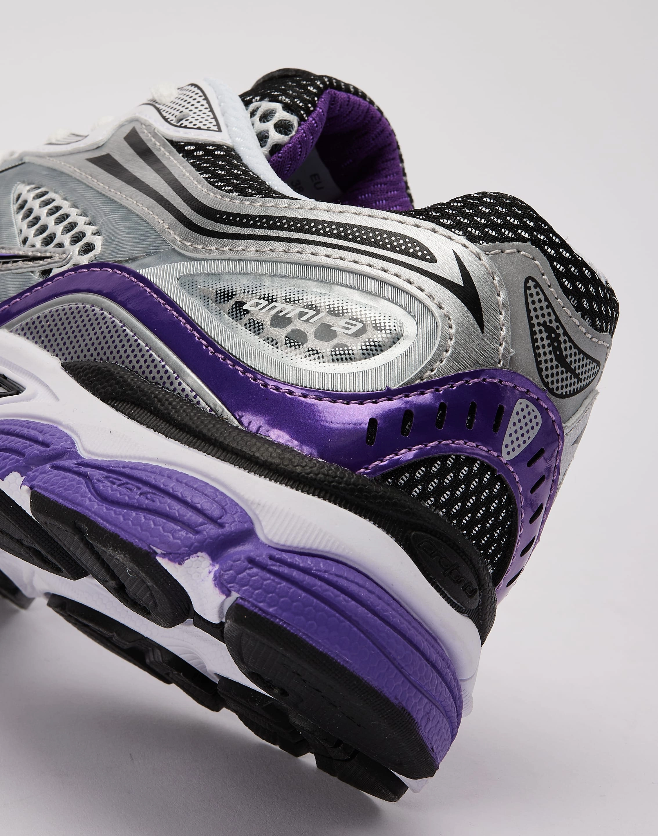 Impact Absorbing Structure Cushioned Tongue Padding Saucony Omni 9 Grade-School