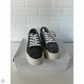 Long Walk Boosted touch Shoes Sneakers By Steve Madden In Grey & White, Size: 6