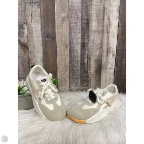 Shoes Sneakers By Clothes Mentor In Ivory, Size: 10 Built For Motion