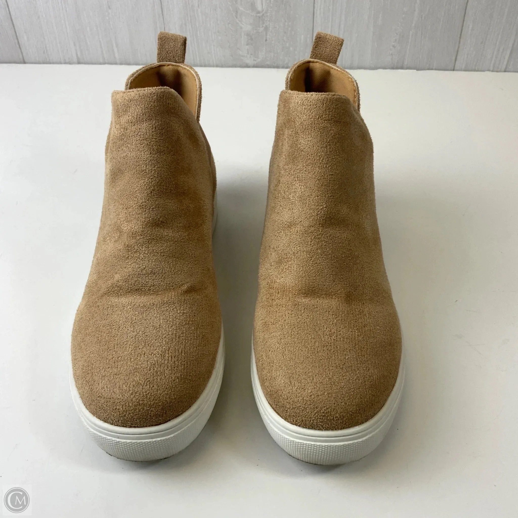 High Rebound Foam Shoes Sneakers By Clothes Mentor In Tan, Size: 9.5