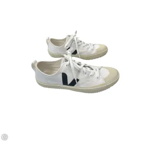 Shoes Sneakers By Clothes Mentor In White, Size: 8 Move Freely Odor Control Insole