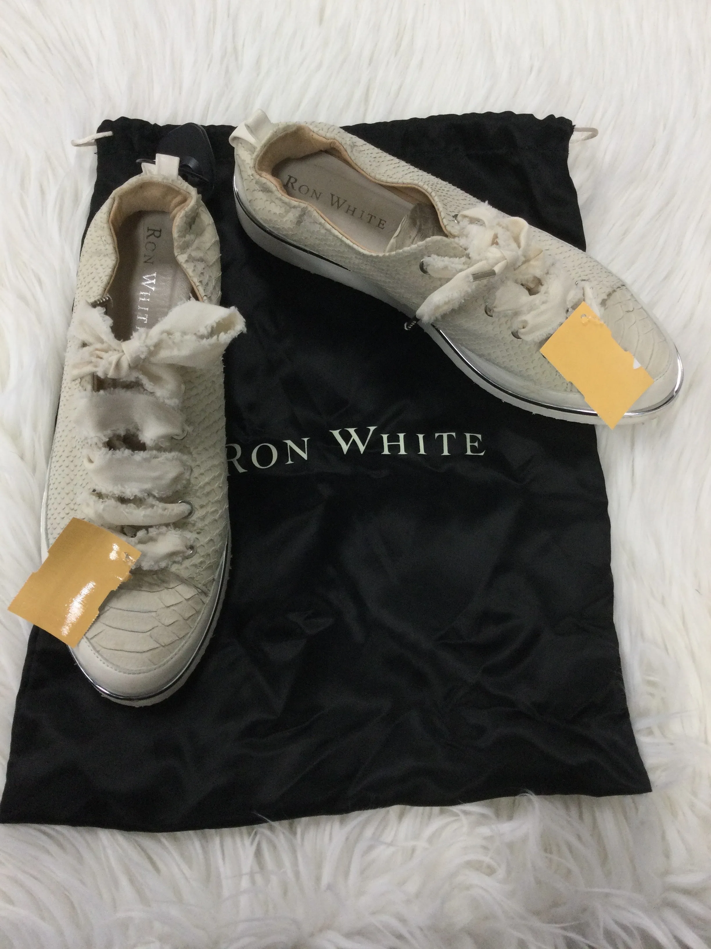 Balanced Frame Shoes Sneakers By Cma In Cream, Size:9.5