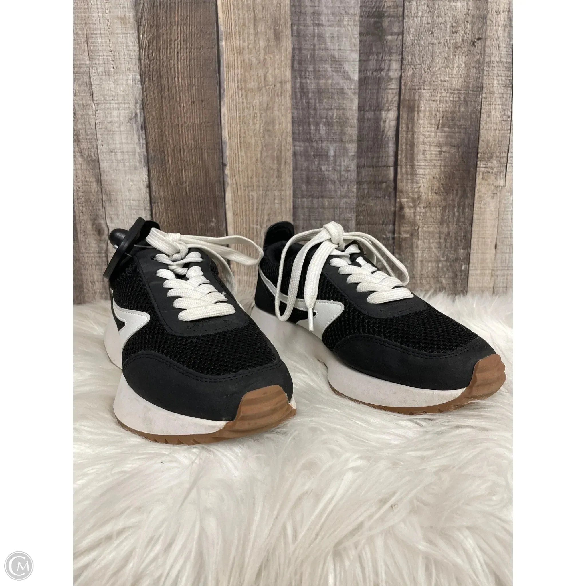Woven Upper Shoes Sneakers By Dolce Vita In Black & White, Size: 5.5