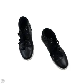 Pressure Relief Grooves Trainer Shoes Shoes Sneakers By Dv In Black & White, Size: 8