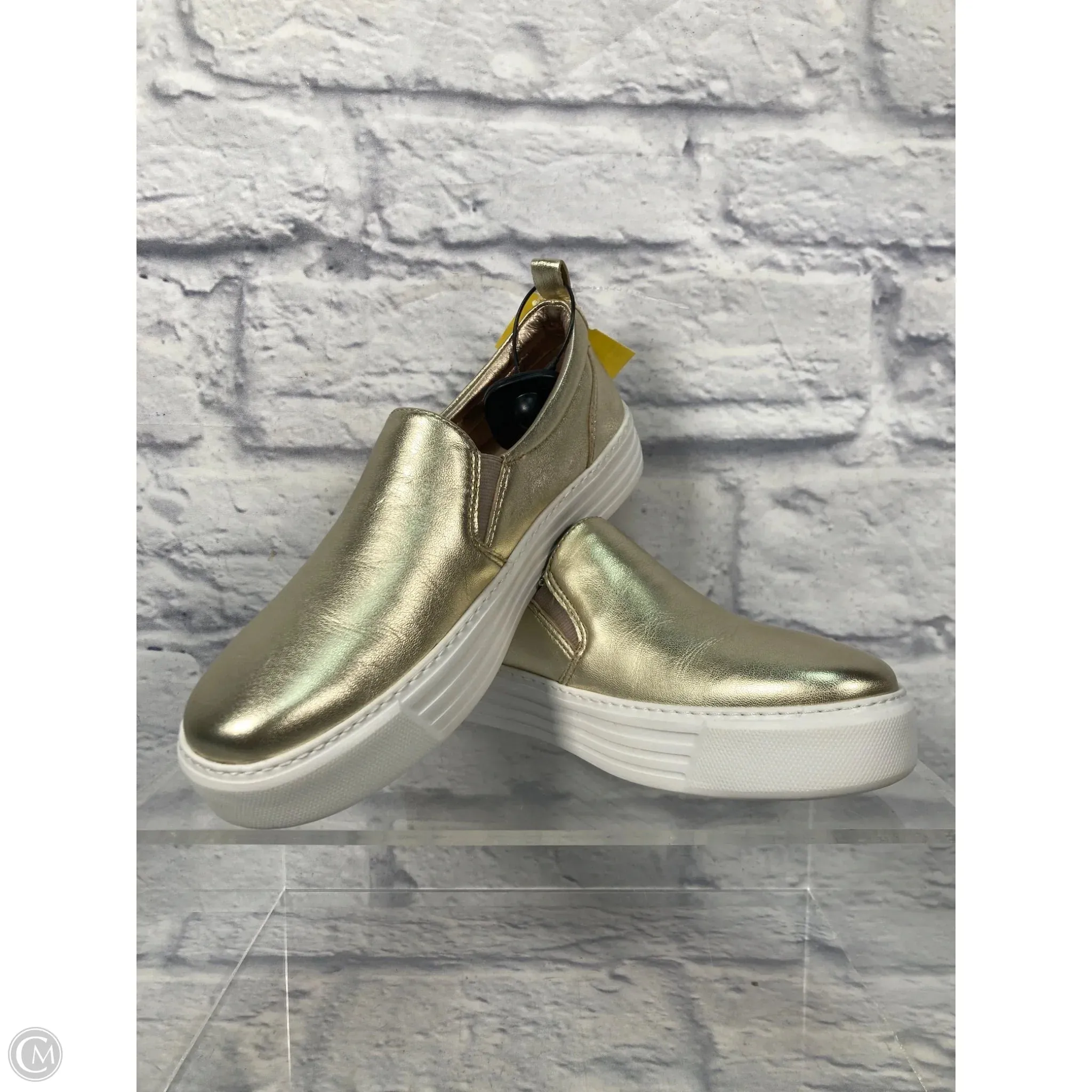 Urban Path Shoes Sneakers By Earth In Gold & White, Size: 7