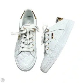 Shoes Sneakers By Guess In White, Size: 7 Bouncy midsole Classic Cut