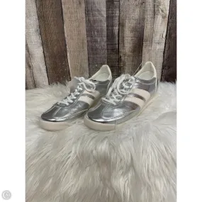 Flex Groove System Shoes Sneakers By Madden Girl In Silver, Size: 9.5