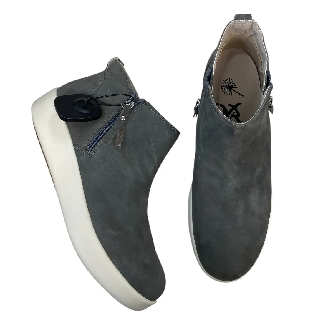 Shoes Sneakers By Otbt In Grey & White, Size:9.5 Bold Grip