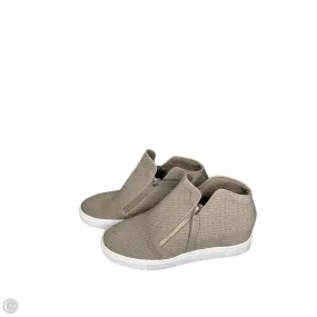 Resilient Form Shoes Sneakers By Steve Madden In Grey, Size: 9