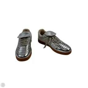 Shoes Sneakers By Steve Madden In Silver & Tan, Size: 6.5 Multi Directional Flex Grooves Adjustable Fit Technology