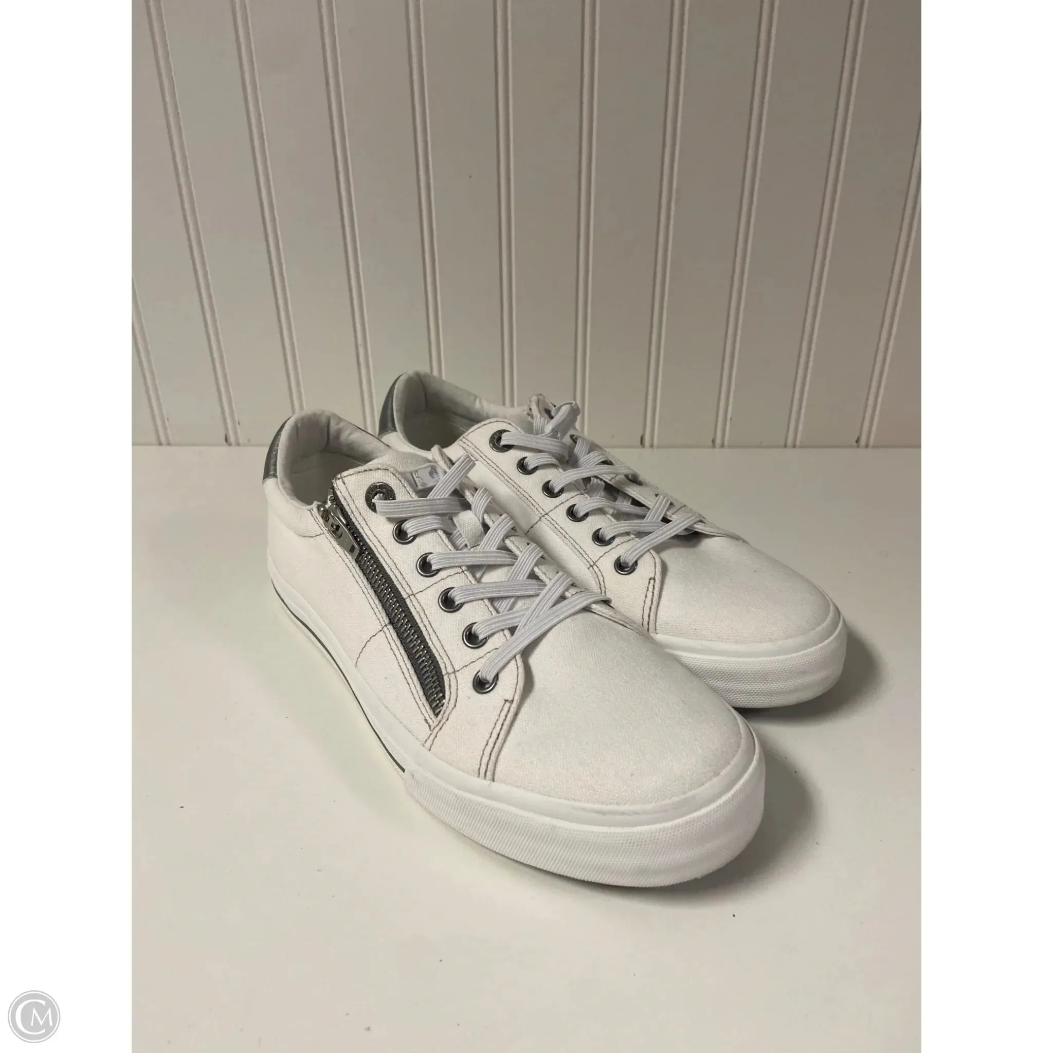 Flexible Outsole All Day Comfort Engineering Shoes Sneakers By Taos In White, Size: 9.5