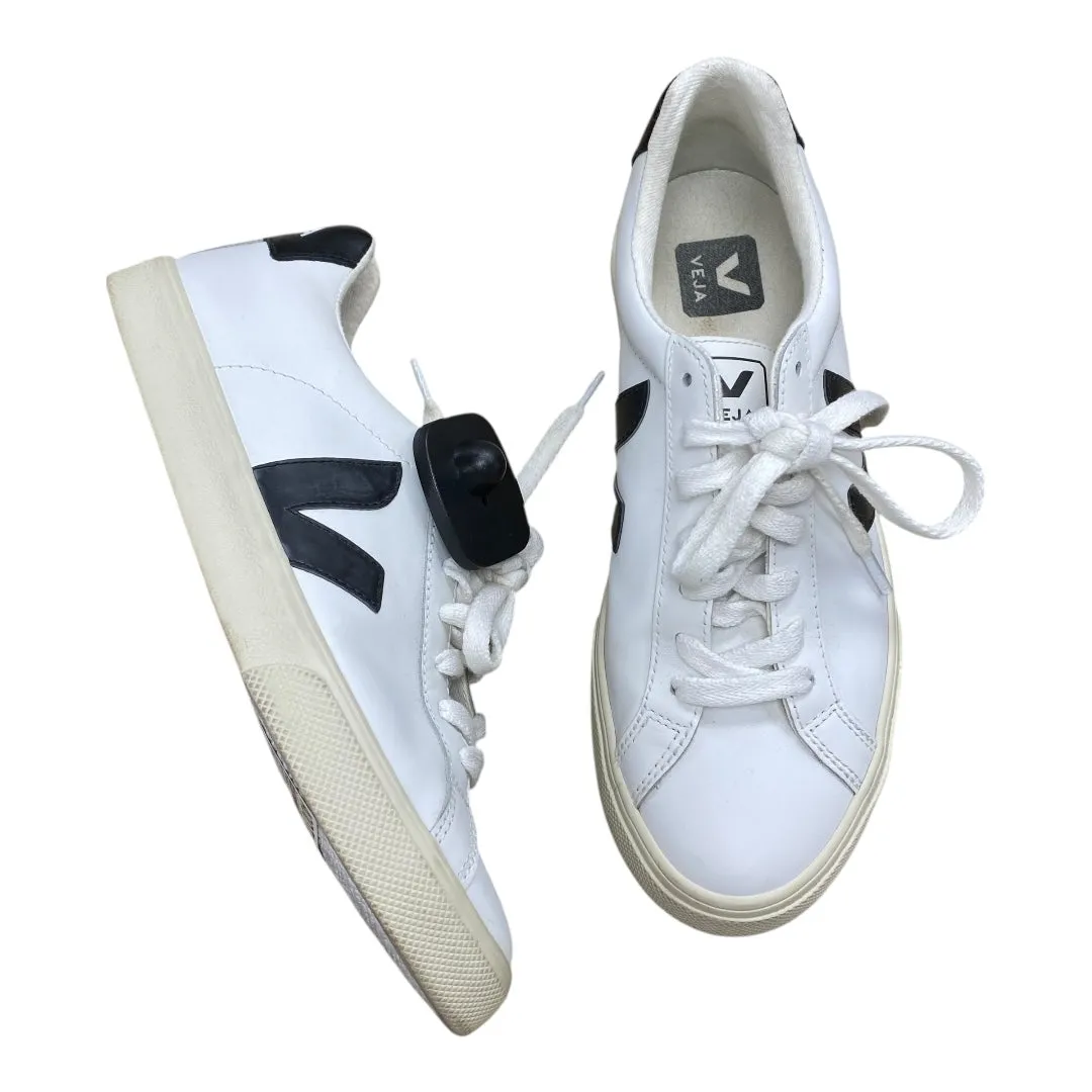 Shoes Sneakers By Veja In Black & White, Size:6 zipper