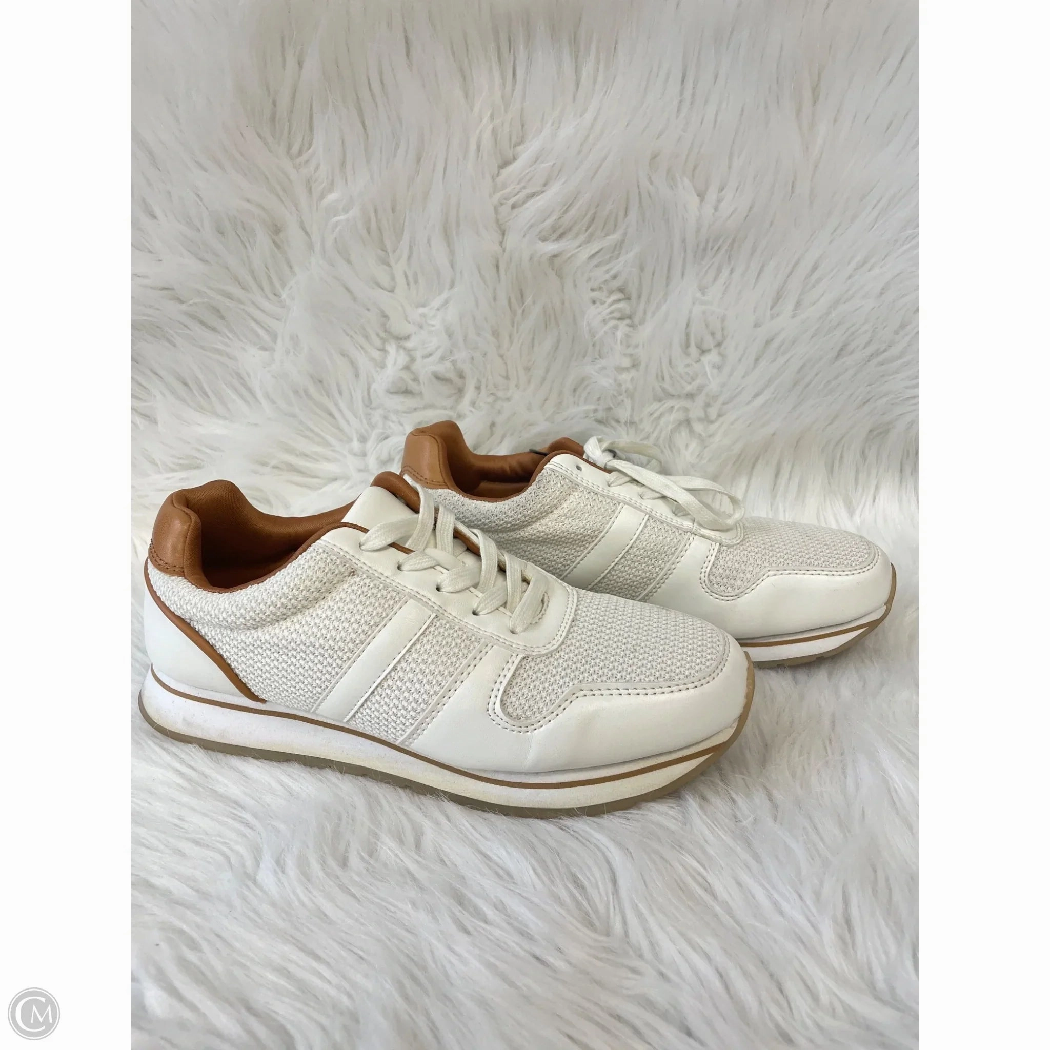 Lightness Hydrophobic Upper Material Shoes Sneakers By Banana Republic In Tan & White, Size: 7.5