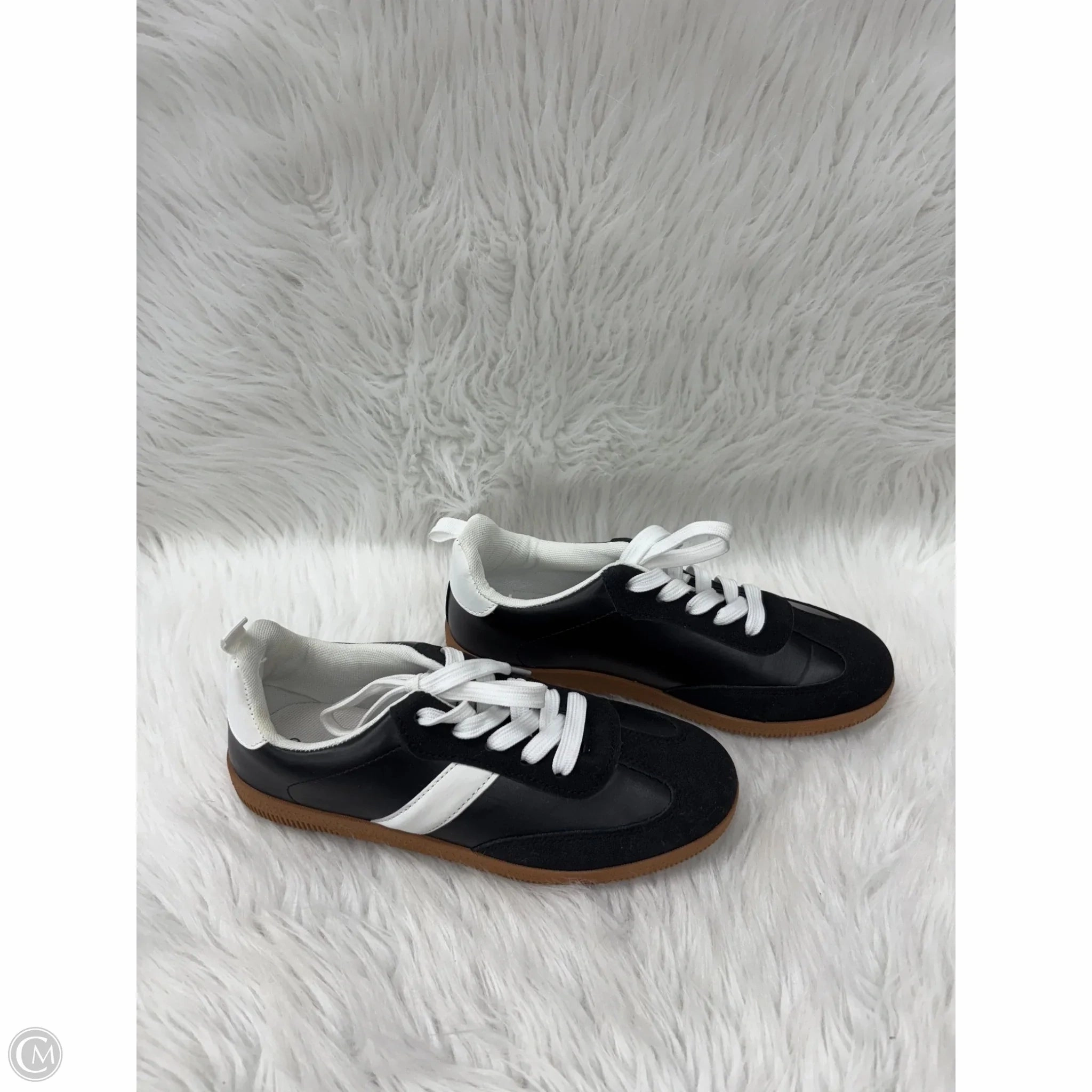 Shoes Sneakers By Clothes Mentor In Black & White, Size: 7 Abrasion Resistant Mesh Torsion Stability System