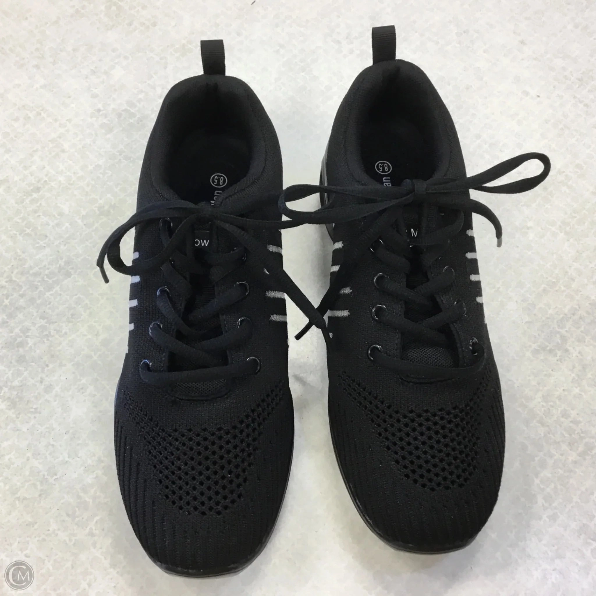 Shoes Sneakers By Clothes Mentor In Black, Size: 8.5 Built For Walk