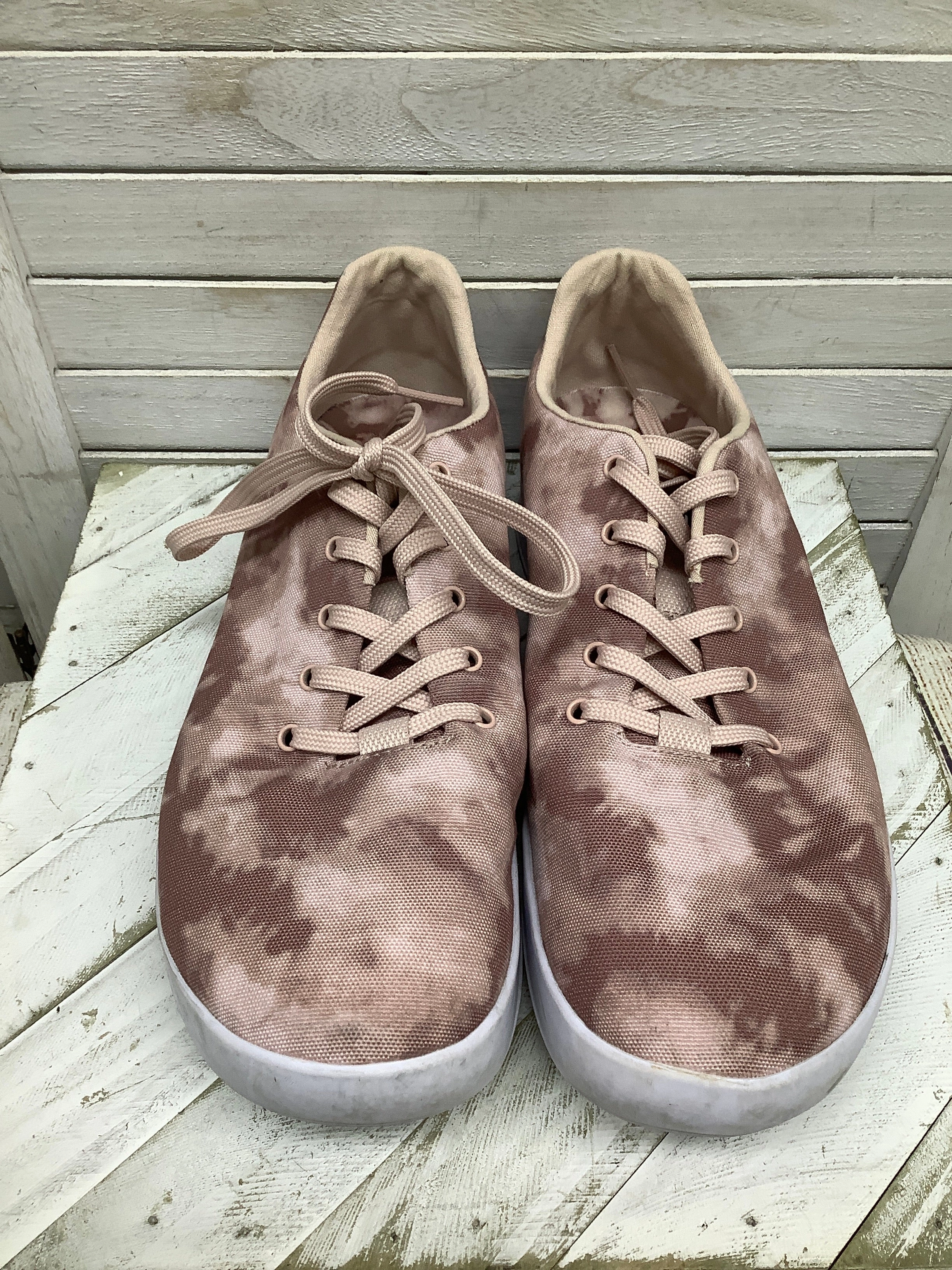 Shoes Sneakers By Clothes Mentor  Size: 10 Lightweight Comfort Plush Touch