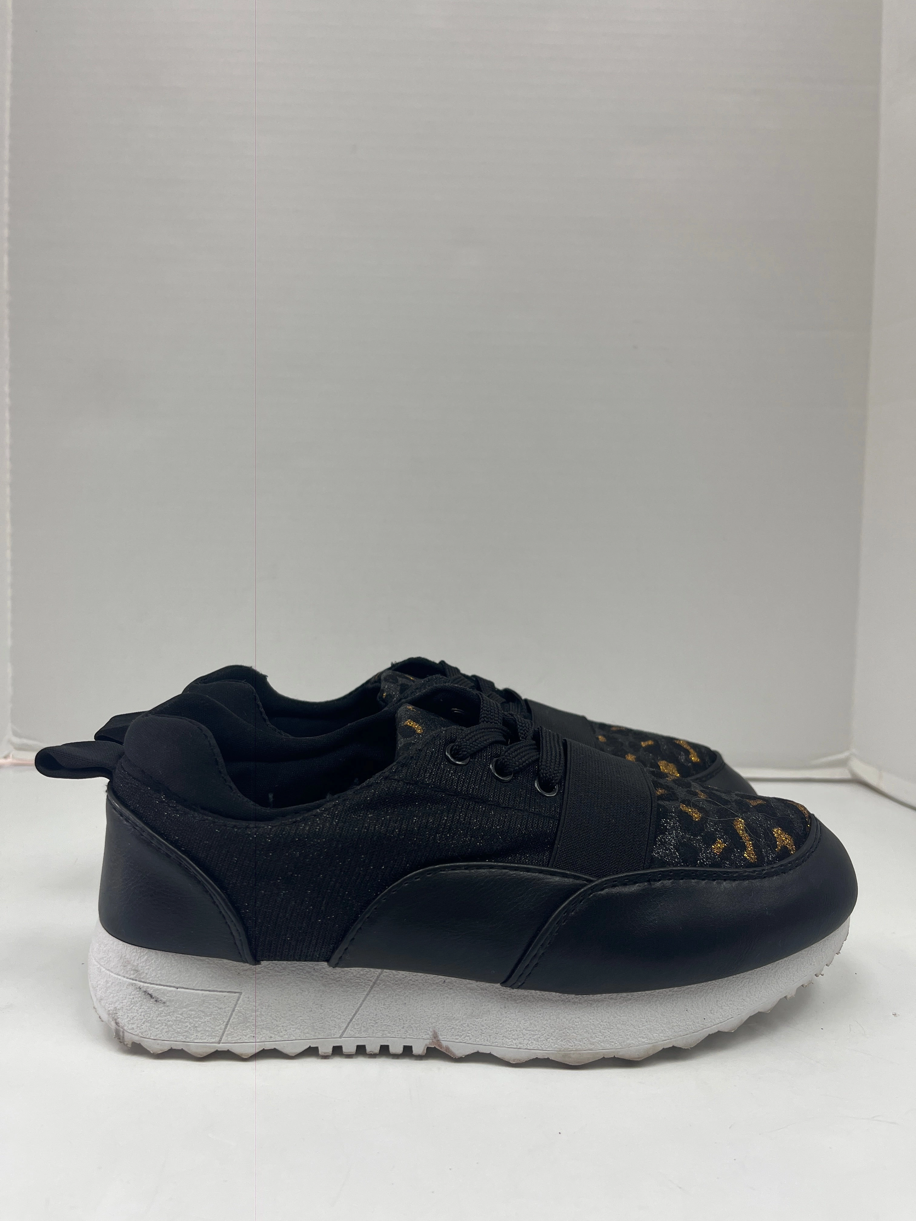 Quick Workout smooth zipper Shoes Sneakers By Clothes Mentor  Size: 8