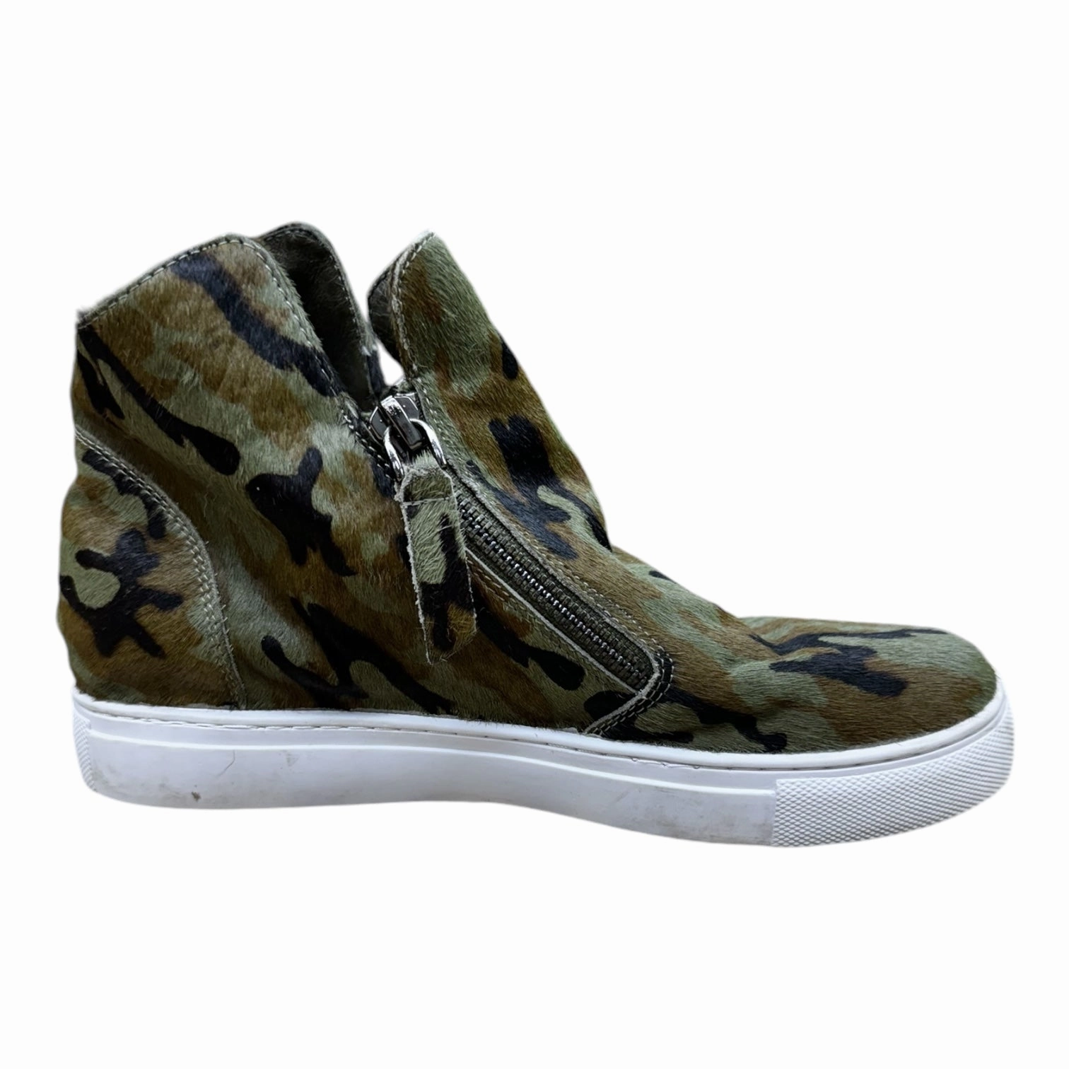 Biodegradable Components Pavement Walk Shoes Sneakers By Cmb In Camouflage Print, Size: 6