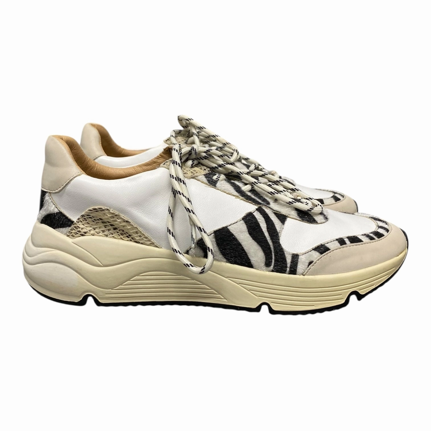 Road Trip Fast Motion Shoes Sneakers By Cme In White, Size:8.5