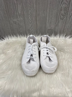 Classic Use Shoes Sneakers By Cmf In White, Size: 9