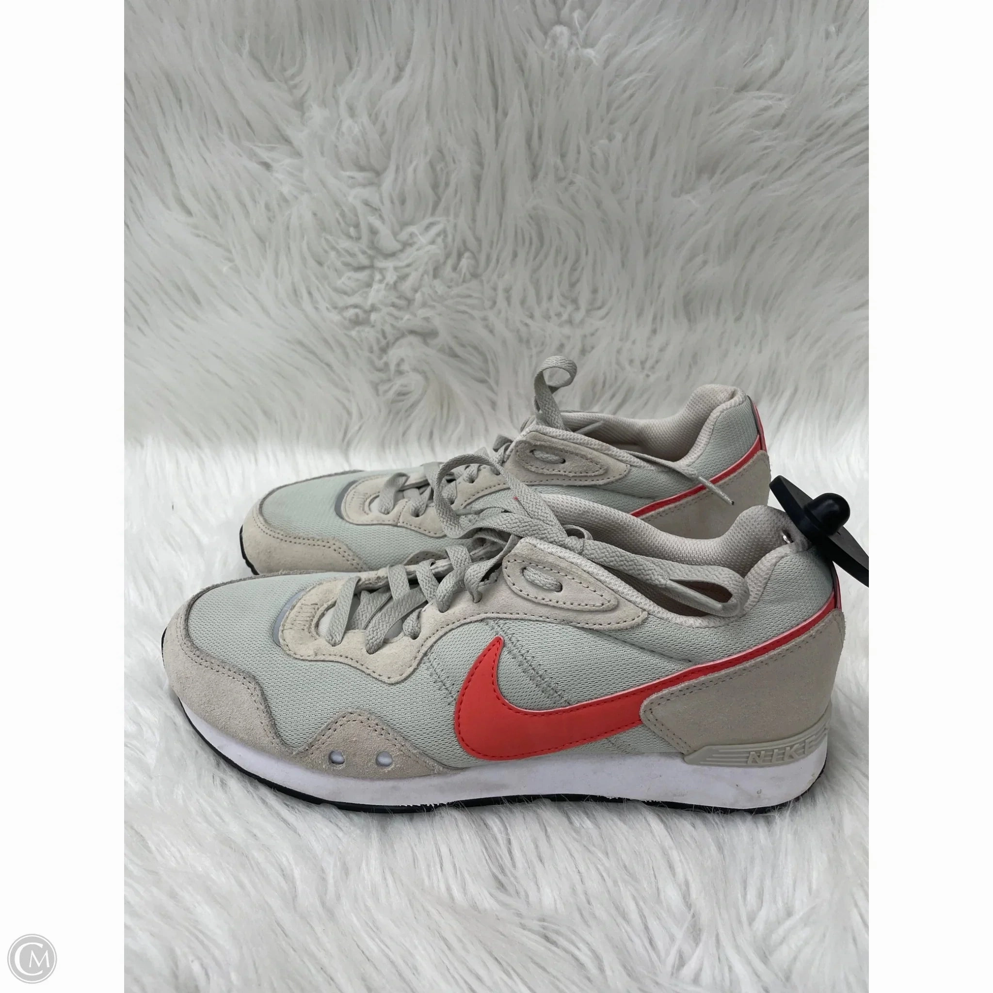 Shoes Sneakers By Nike In Grey & Pink, Size: 9 Low Profile Design