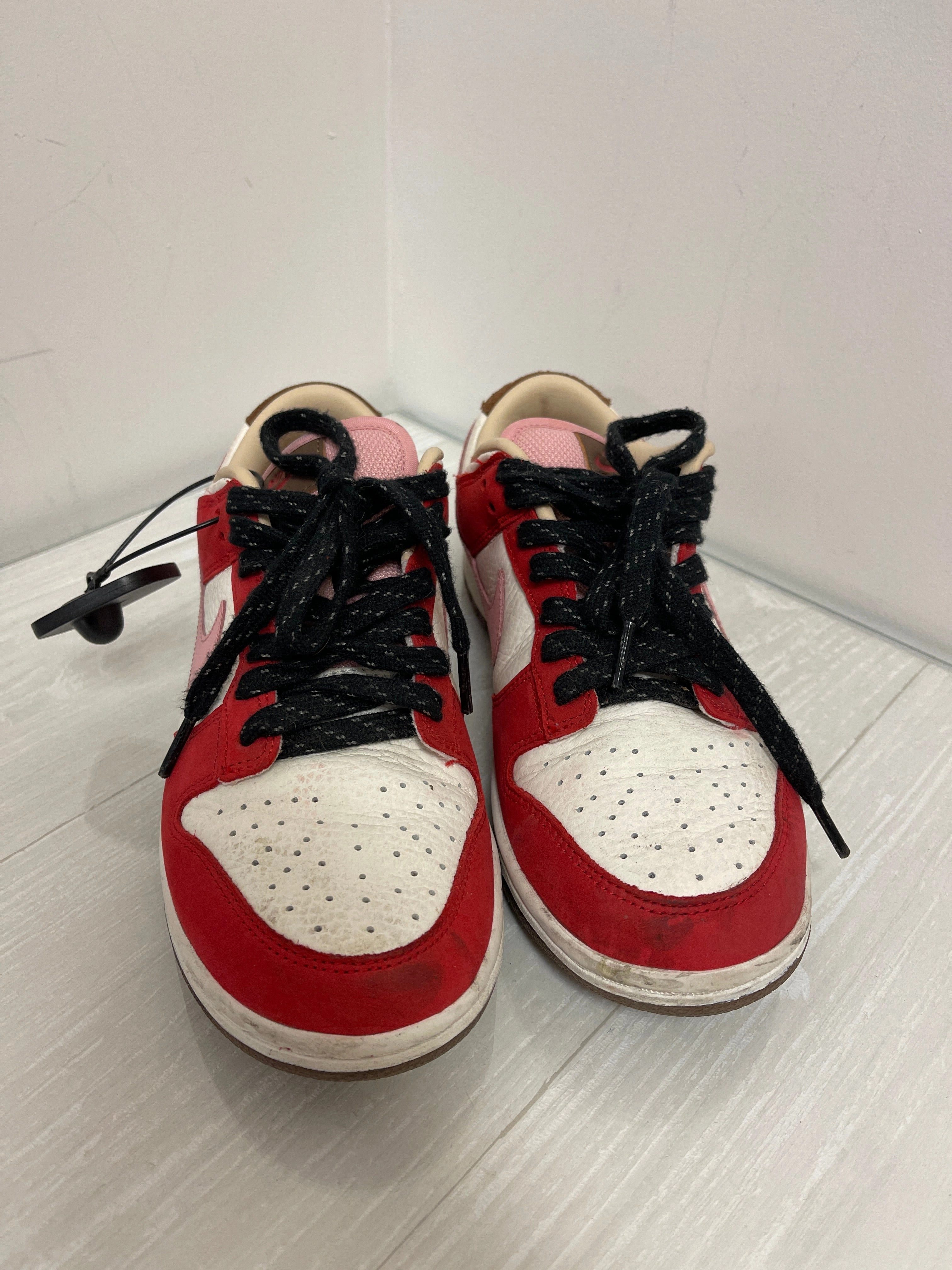 Shoes Sneakers By Nike In Pink & Red, Size: 8 Cushion Line