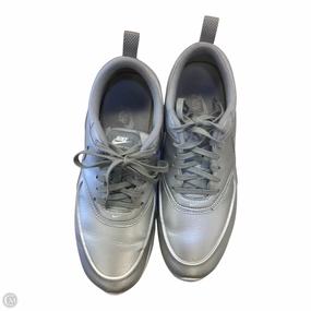 Shoes Sneakers By Nike In Silver, Size: 9 Adaptive Traction Treadmill Optimized